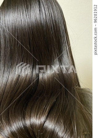 glossy long hair 96281912