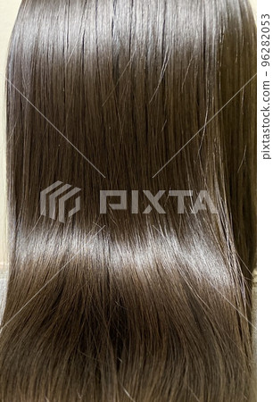 Girl's glossy straight hair 96282053