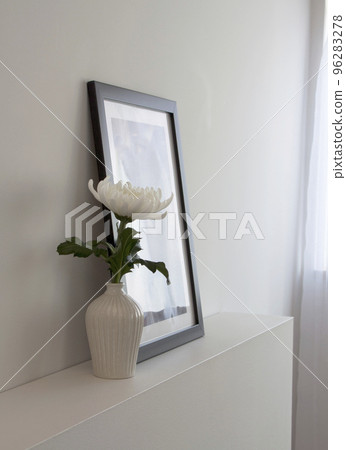 Decorate the portrait of the deceased to remember the deceased 96283278