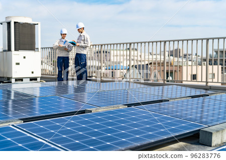 Engineer inspecting solar panels Solar power generation 96283776