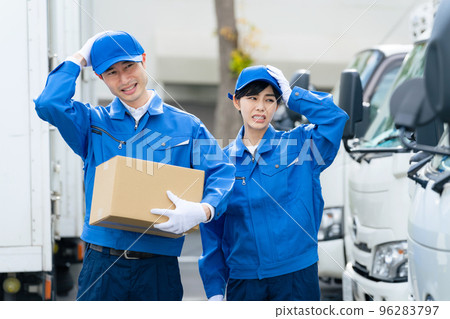 Depressed sales driver, delivery staff, delivery accident Depressed sales driver, delivery staff, delivery accident 96283797