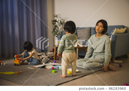 育兒壓力圖像第 2 名兒童保育 96283960