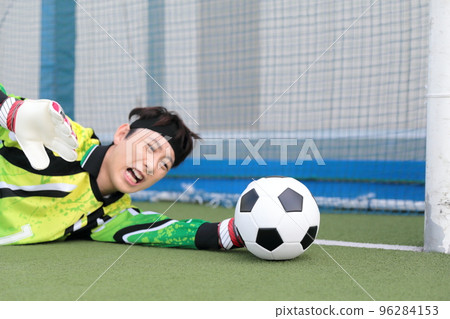 守衛足球目標的守門員 96284153