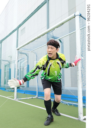 Keeper man protecting the goal 96284291