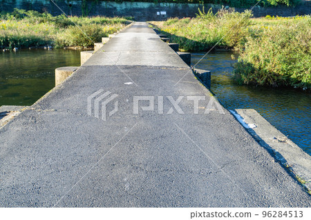 Koiji Bridge (subsidence bridge) over the Kizu River in Minamiyamashiro Village, Kyoto Prefecture Koiji Bridge (subsidence bridge) over the Kizu River in Minamiyamashiro Village, Kyoto Prefecture 96284513