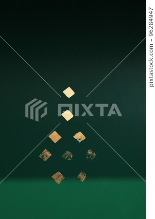 Traces of prayers pasted with gold leaf on the walls of Southeast Asian temple chapels remind us of the various thoughts of worshipers. Traces of prayers pasted with gold leaf on the walls of Southeast Asian temple chapels remind us of the various thoughts of worshipers. 96284947