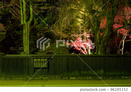 Kakunodate Bukeyashiki Street at night Beautiful autumn leaves of the Ishiguro family Kakunodate Bukeyashiki Street at night Beautiful autumn leaves of the Ishiguro family 96285152