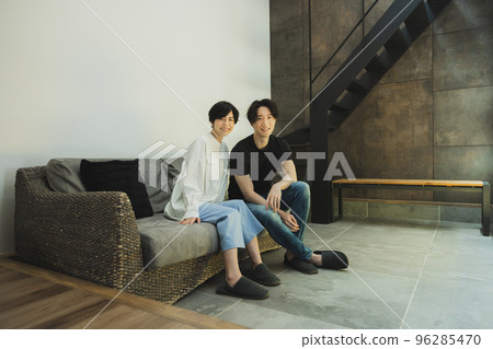A couple to relax on the sofa 96285470