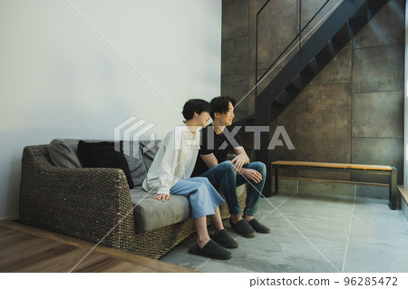 A couple to relax on the sofa 96285472