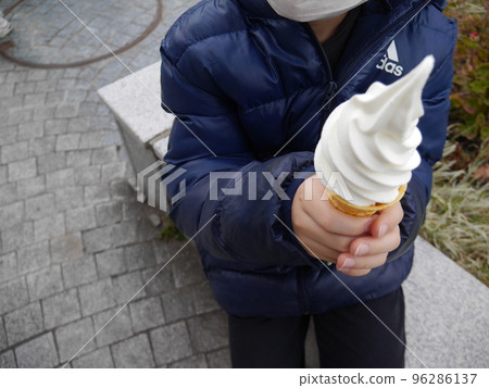Child with soft cream (no face) 96286137