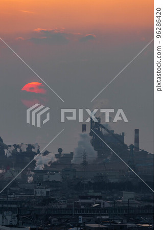 被夕陽染紅的都市風光“加古川播磨工業區” 被夕陽染紅的都市風光“加古川播磨工業區” 96286420