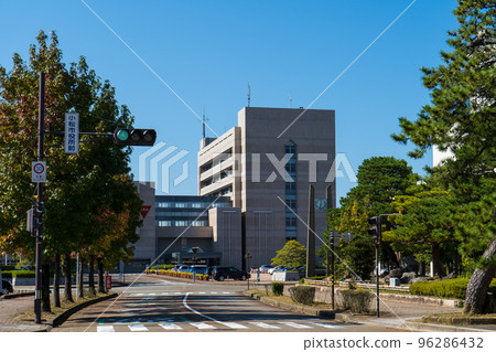 Beautiful blue sky and scenery in front of Komatsu City Hall | Komatsu City, Ishikawa Prefecture Beautiful blue sky and scenery in front of Komatsu City Hall | Komatsu City, Ishikawa Prefecture 96286432