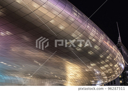 位於市中心的美麗 DDP 東大門設計廣場 位於市中心的美麗 DDP 東大門設計廣場 96287311