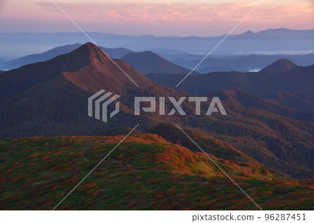 黎明時分的旭嶽山(赤江山) 黎明時分的旭嶽山(赤江山) 96287451