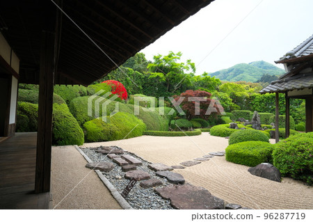 [瀨戶內33觀音聖地]岡山縣高橋市5號雷久寺晚春庭園13號 96287719