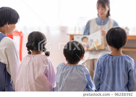 幼兒園老師讀一個故事 96288392