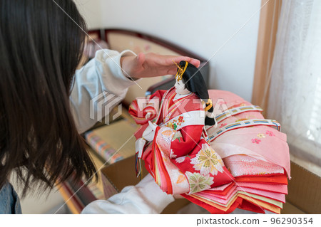 收起hina娃娃 96290354