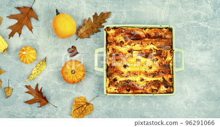 Autumn pumpkin pie, homemade tart. Autumn pumpkin pie, homemade tart. 96291066