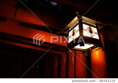 Fushimi-Inari Taisha  96291219