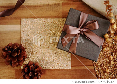 Winter image such as a gift of pine cones Winter image such as a gift of pine cones 96291932