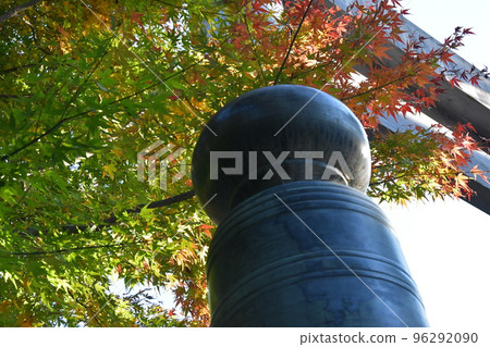 Uchinomiya Autumn leaves 96292090