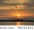 大阪港迷人的日落 96292441