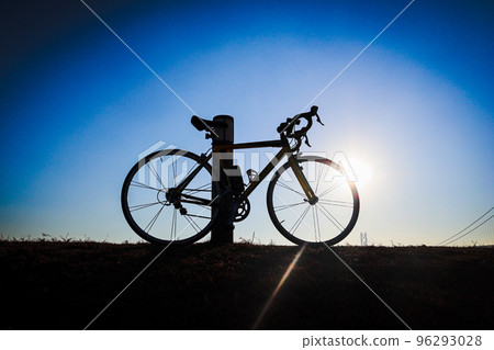 藍天下的公路自行車 96293028