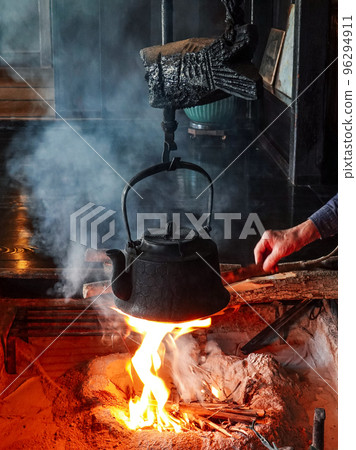Leisurely making fire in the hearth (from start to finish) 4/7 96294911