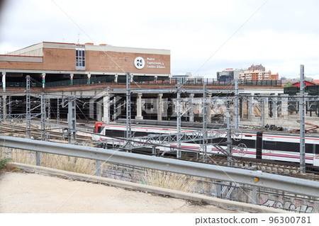 Train. Train tracks. Train entering a station. Subway leaving the station. Means of transport in Madrid, in Spain. Horizontal photography. Train. Train tracks. Train entering a station. Subway leaving the station. Means of transport in Madrid, in Spain. Horizontal photography. 96300781