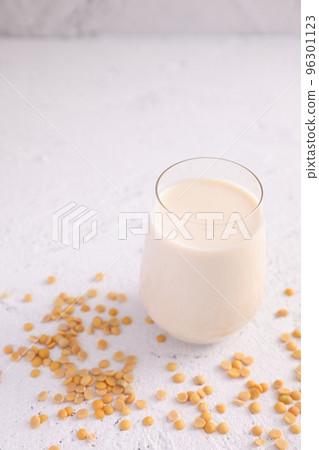 Soy milk in glass and soy bean isolated in white background Soy milk in glass and soy bean isolated in white background 96301123