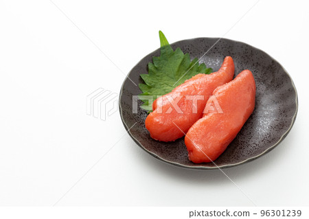 鱈魚子白色背景 96301239