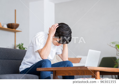 擔心的年輕人 擔心的年輕人 96301355