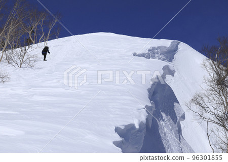 Snow cornice Image of a snowy mountain Snow cornice Image of a snowy mountain 96301855