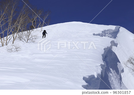 Snow cornice Image of a snowy mountain 96301857