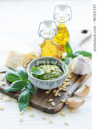 Green basil pesto Green basil pesto 96302197