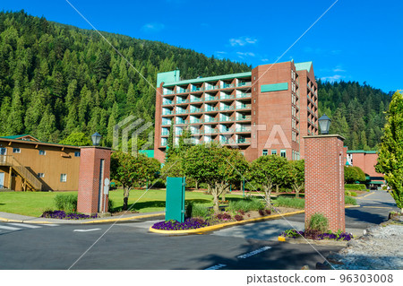 Sand shore of the lake leading to resort building Sand shore of the lake leading to resort building 96303008