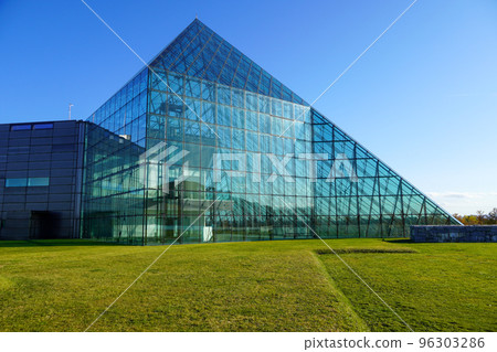 Pyramid of Moerenuma Park's glass 96303286