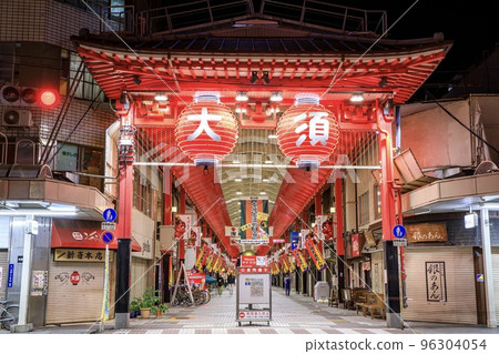 愛知縣名古屋市大須商店街仁王門街的燈籠式照明 愛知縣名古屋市大須商店街仁王門街的燈籠式照明 96304054