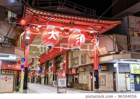 Lantern-style lighting on Niomon Street in Osu Shopping District, Nagoya City, Aichi Prefecture 96304056