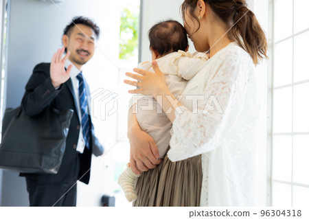 Seeing off the entrance family 96304318