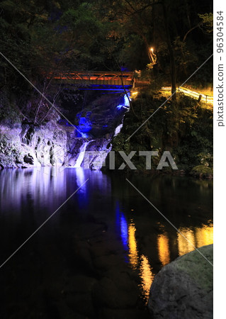 伊賀忍者村紅眼瀑布 伊賀忍者村紅眼瀑布 96304584