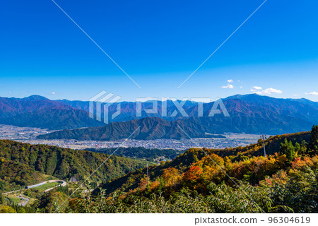 Minamiuonuma City dyed in autumn leaves (from Uonuma Skyline) Minamiuonuma City dyed in autumn leaves (from Uonuma Skyline) 96304619