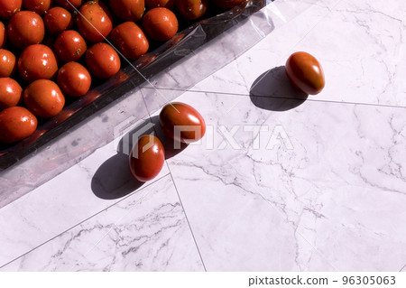 Fresh tomatoes in the baking dish. Prepared with olive oil, garlic, salt and pepper. Making the tomatoes sauce. Fresh tomatoes in the baking dish. Prepared with olive oil, garlic, salt and pepper. Making the tomatoes sauce. 96305063