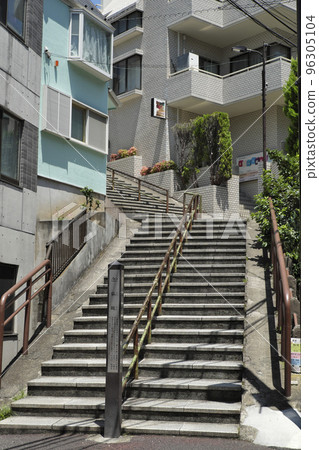Stairs of Nenbutsu-zaka, Sumiyoshi-cho, Shinjuku-ku, Tokyo (Akebonobashi-dori Shopping Street) Stairs of Nenbutsu-zaka, Sumiyoshi-cho, Shinjuku-ku, Tokyo (Akebonobashi-dori Shopping Street) 96305104