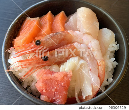 迷你海鮮蓋飯 迷你海鮮蓋飯 三文魚、蝦、魷魚、比目魚、塔拉子 迷你海鮮蓋飯 迷你海鮮蓋飯 三文魚、蝦、魷魚、比目魚、塔拉子 96306829