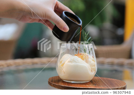 Affogato coffee with ice cream 96307948