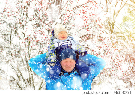 father and baby 96308751