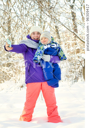 mother and baby 96309417