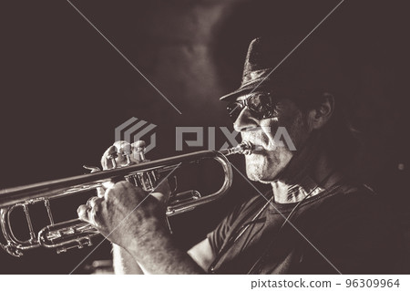 Man blows the trumpet Man blows the trumpet 96309964