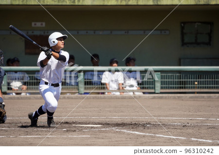 High school baseball player watching the whereabouts of the batted ball 96310242